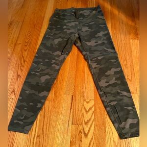 Old Navy women’s Camouflage Leggings size XL